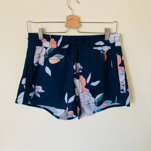 NWOT Athleta Printed Baja Blue Floral Shorts 4